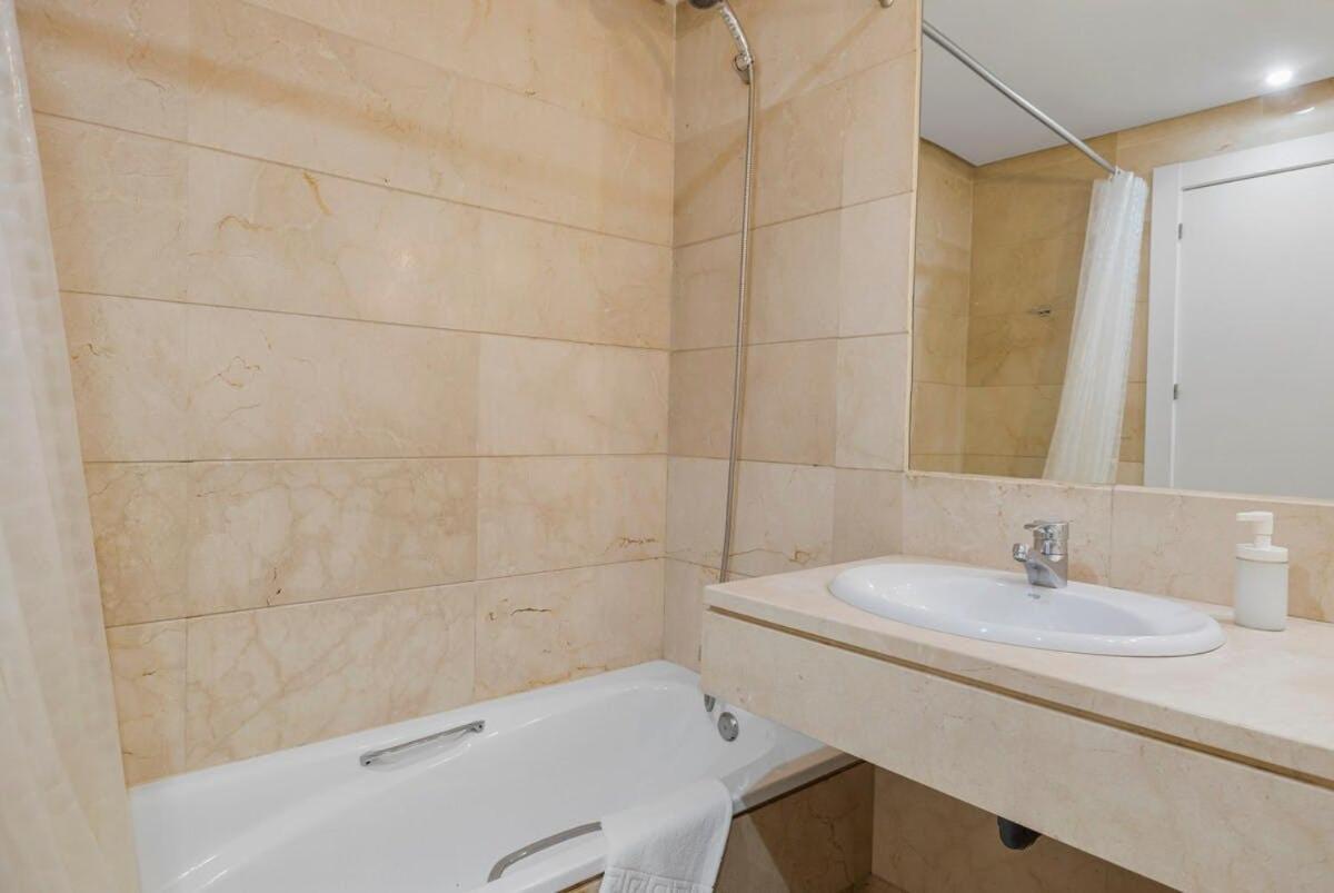 Apartamento Puerto Banus Con Parking & Piscina. Marbella